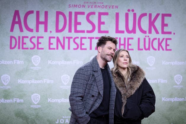 Premiere ACH, DIESE LÜCKE, DIESE ENTSETZLICHE LÜCKE Ken Duken mit Ehefrau Marisa Leonie Bach Premiere von ACH, DIESE LÜCKE, DIESE ENTSETZLICHE LÜCKE im Zoo Palast Berlin Copyright: xEventpressxFuhrx