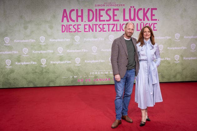 Premiere ACH, DIESE LÜCKE, DIESE ENTSETZLICHE LÜCKE Anne Ratte-Polle und Johann von Bülow Premiere von ACH, DIESE LÜCKE, DIESE ENTSETZLICHE LÜCKE im Zoo Palast Berlin Copyright: xEventpressxFuhrx