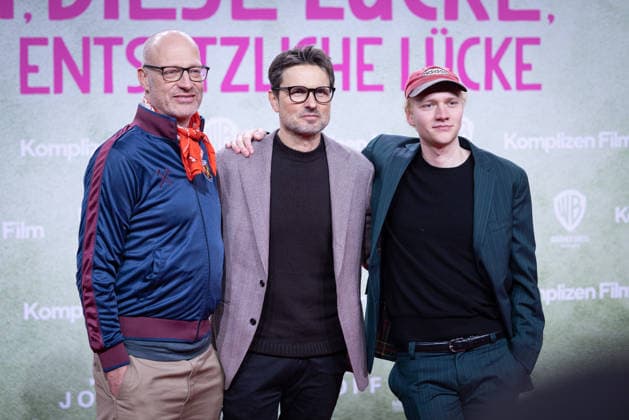 Premiere ACH, DIESE LÜCKE, DIESE ENTSETZLICHE LÜCKE Regisseurs und Drehbuchautors Simon Verhoeven, Romanautor Joachim Meyerhoff Bruno Alexander Premiere von ACH, DIESE LÜCKE, DIESE ENTSETZLICHE LÜCKE im Zoo Palast Berlin Copyright: xEventpressxFuhrx