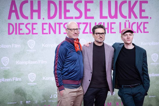 Premiere ACH, DIESE LÜCKE, DIESE ENTSETZLICHE LÜCKE Regisseurs und Drehbuchautors Simon Verhoeven, Romanautor Joachim Meyerhoff Bruno Alexander Premiere von ACH, DIESE LÜCKE, DIESE ENTSETZLICHE LÜCKE im Zoo Palast Berlin Copyright: xEventpressxFuhrx