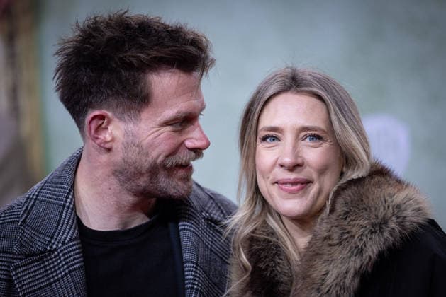 Premiere ACH, DIESE LÜCKE, DIESE ENTSETZLICHE LÜCKE Ken Duken mit Ehefrau Marisa Leonie Bach Premiere von ACH, DIESE LÜCKE, DIESE ENTSETZLICHE LÜCKE im Zoo Palast Berlin Copyright: xEventpressxFuhrx