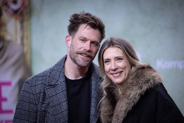 Premiere ACH, DIESE LÜCKE, DIESE ENTSETZLICHE LÜCKE Ken Duken mit Ehefrau Marisa Leonie Bach Premiere von ACH, DIESE LÜCKE, DIESE ENTSETZLICHE LÜCKE im Zoo Palast Berlin Copyright: xEventpressxFuhrx