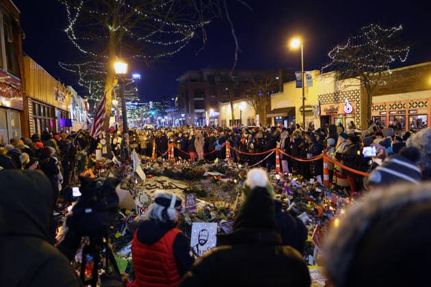 People participate in a vigil honoring nurse Alex Pretti, who was shot and killed by federal agents in Minneapolis, Minnesota, 28 January 2026. Tribute to Nurse Alex Pretti in Minneapolis !ACHTUNG: NUR REDAKTIONELLE NUTZUNG!  Copyright: xAdamxBettcherx AME9344 20260129-55019212248_1