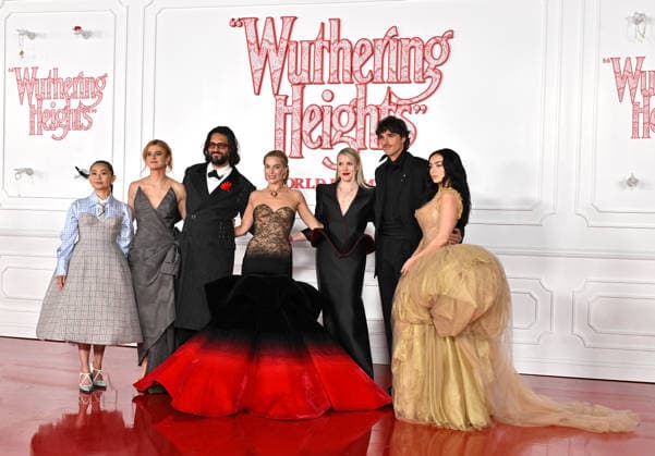 ˜Wuthering Heights™ World Premiere Hong Chau, Alison Oliver, Shazad Latif, Margot Robbie, Emerald Fennell, Jacob Elordi and Charlie xcx arriving to the ˜Wuthering Heights™ World Premiere at TCL Chinese Theatre on January 28, 2026 in Hollywood, CA. Hollywood TCL Chinese Theatre California USA Copyright: xLISAxOConnor AFF-USA.comx
