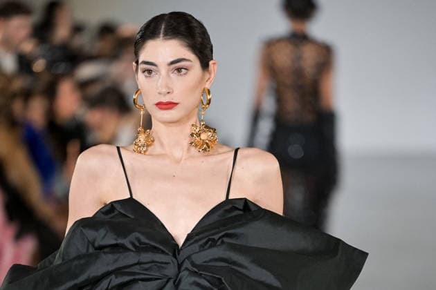 PFW - Juana Martin Runway Model walks the runway during the Juana Martin Haute Couture Spring Summer show as part of Paris Fashion Week on January 28, 2026 in Paris, France. Photo by Jana Call me J ABACAPRESS.COM Paris Ile de France France  Copyright: xJanaxCallxmexJ ABACAx