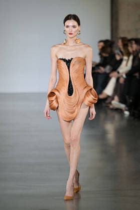 PFW - Juana Martin Runway Model walks the runway during the Juana Martin Haute Couture Spring Summer show as part of Paris Fashion Week on January 28, 2026 in Paris, France. Photo by Jana Call me J ABACAPRESS.COM Paris Ile de France France  Copyright: xJanaxCallxmexJ ABACAx