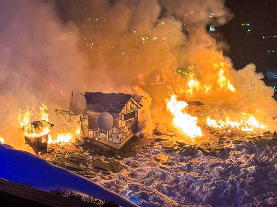 FRANCE, AUVERGNE-RHONE-ALPES - JANUARY 28, 2026: Emergency units respond to a fire at the five-star hotel Les Grandes Alpes at the Courchevel ski resort in the French Alps France  - ZUMAt113 20260128_zaa_t113_673 Copyright: xKonstantinxSemyonovx