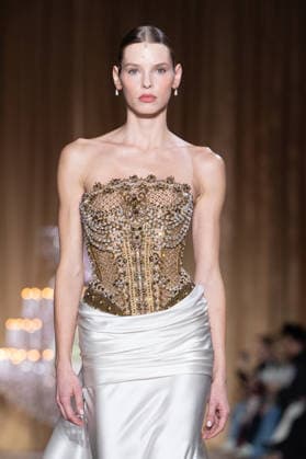 PFW - Zuhair Murad Runway A model walks the runway during the Zuhair Murad Haute Couture Week Spring Summer 2026 show as part of Paris Fashion Week on January 28, 2026 in Paris, France. Photo by Laurent Zabulon ABACAPRESS.COM Paris France  Copyright: xZabulonxLaurent ABACAx