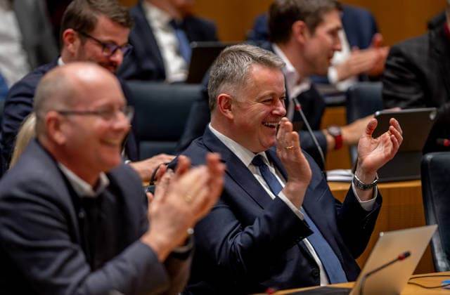 Dr. Helmut Martin, CDU Gordon Schnieder, CDU Fraktionsvorsitzende und Spitzenkandidat für die Landtagswahlen 2026 im rheinland-pfälzischen Landtag, aufgenommen während einer Debatte im Landtag in Mainz Mainz Rheinland-Pfalz Deutschland *** Dr. Helmut Martin, CDU Gordon Schnieder, CDU parliamentary group leader and top candidate for the 2026 state elections in the Rhineland-Palatinate state parliament, recorded during a debate in the state parliament in Mainz Mainz Rhineland-Palatinate Germany