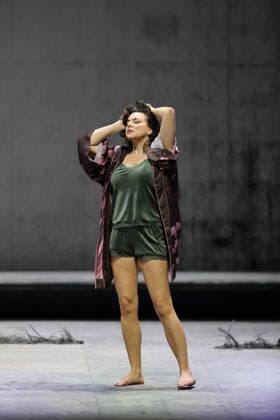 Ambur Braid (als Katerina Lwowna Ismailowa) während der Fotoprobe für Lady Macbeth von Mzensk in der Komischen Oper im Schillertheater in Berlin, 28. Januar 2026. Oper in vier Akten von Dmitri Schostakowitsch. Musikalische Leitung James Gaffigan. Inszenierung Barrie Kosky. Bühne Rufus Didwiszus. Kostüme Victoria Behr. Premiere ist am 31. Januar 2026. Komische Oper Berlin Lady Macbeth von Mzensk