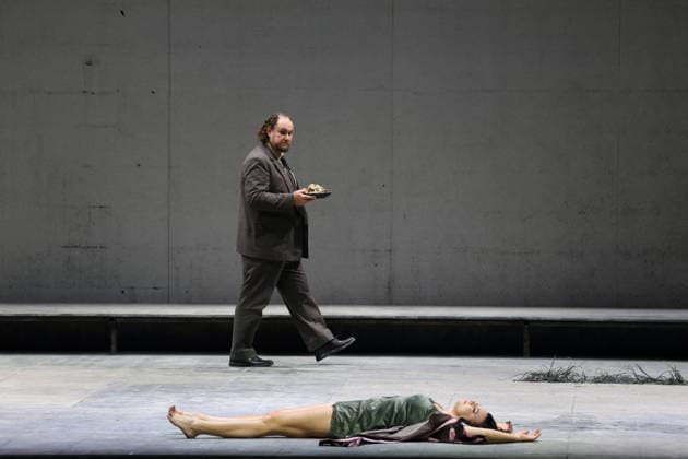 Dmitry Ulyanov (als Boris Timofejewitsch Ismailow) und Ambur Braid (als Katerina Lwowna Ismailowa) während der Fotoprobe für Lady Macbeth von Mzensk in der Komischen Oper im Schillertheater in Berlin, 28. Januar 2026. Oper in vier Akten von Dmitri Schostakowitsch. Musikalische Leitung James Gaffigan. Inszenierung Barrie Kosky. Bühne Rufus Didwiszus. Kostüme Victoria Behr. Premiere ist am 31. Januar 2026. Komische Oper Berlin Lady Macbeth von Mzensk