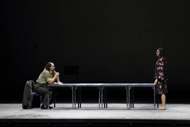 Dmitry Ulyanov (als Boris Timofejewitsch Ismailow) und Ambur Braid (als Katerina Lwowna Ismailowa) während der Fotoprobe für Lady Macbeth von Mzensk in der Komischen Oper im Schillertheater in Berlin, 28. Januar 2026. Oper in vier Akten von Dmitri Schostakowitsch. Musikalische Leitung James Gaffigan. Inszenierung Barrie Kosky. Bühne Rufus Didwiszus. Kostüme Victoria Behr. Premiere ist am 31. Januar 2026. Komische Oper Berlin Lady Macbeth von Mzensk