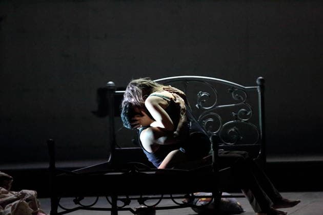 Ambur Braid (als Katerina Lwowna Ismailowa) und Sean Panikkar (als Sergej) während der Fotoprobe für Lady Macbeth von Mzensk in der Komischen Oper im Schillertheater in Berlin, 28. Januar 2026. Oper in vier Akten von Dmitri Schostakowitsch. Musikalische Leitung James Gaffigan. Inszenierung Barrie Kosky. Bühne Rufus Didwiszus. Kostüme Victoria Behr. Premiere ist am 31. Januar 2026. Komische Oper Berlin Lady Macbeth von Mzensk