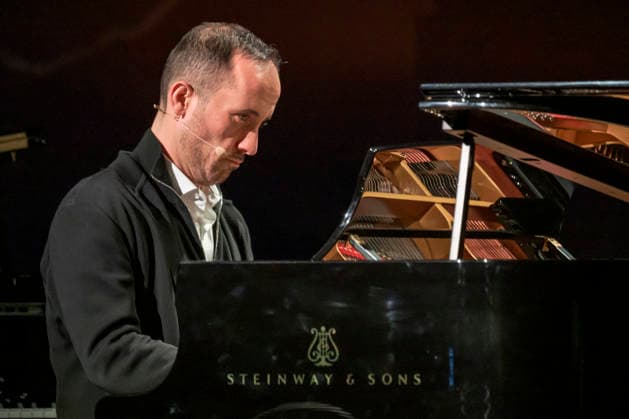 GER, Berlin, Constantin Schreiber - Late Night, on stage, at the Urania, pictured from left: January 29, 2026, Copyright: HMBxMedia UwexKoch