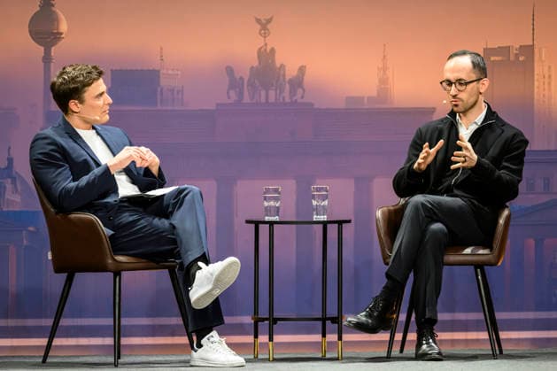GER, Berlin, Constantin Schreiber - Late Night, on stage, at the Urania, pictured from left: Constantin Schreiber, Star pianist Igor Levit, January 29, 2026, Copyright: HMBxMedia UwexKoch