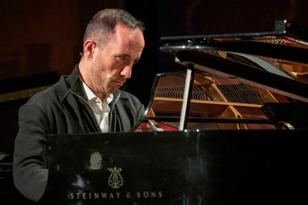 GER, Berlin, Constantin Schreiber - Late Night, on stage, at the Urania, pictured from left: January 29, 2026, Copyright: HMBxMedia UwexKoch