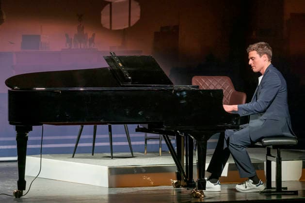 GER, Berlin, Constantin Schreiber - Late Night, on stage, at the Urania, pictured from left: Constantin Schreiber, plays the piano, January 29, 2026, Copyright: HMBxMedia UwexKoch