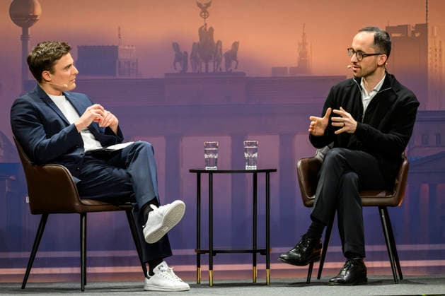 GER, Berlin, Constantin Schreiber - Late Night, on stage, at the Urania, pictured from left: Constantin Schreiber, Star pianist Igor Levit, January 29, 2026, Copyright: HMBxMedia UwexKoch