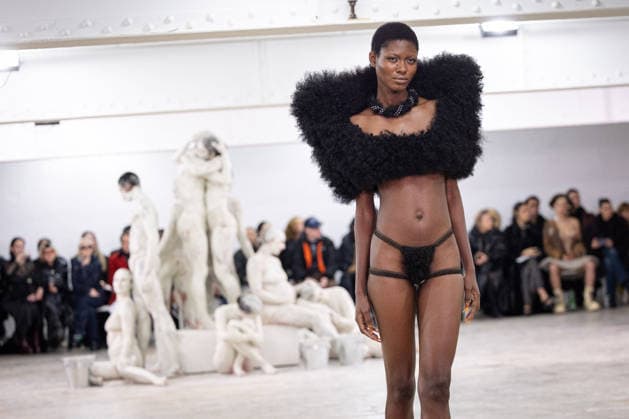 PFW - Charlie Le Mindu Runway A model presents a creation for Charlie Le Mindu ( Skins Couture SS26 ) for the Women s Haute Couture Spring Summer 2026 collection fashion show as part of the Paris Haute Couture Fashion Week, in Paris, on January 29, 2026. Photo by Alexis Jumeau ABACAPRESS.COM Paris France  Copyright: xJumeauxAlexis ABACAx