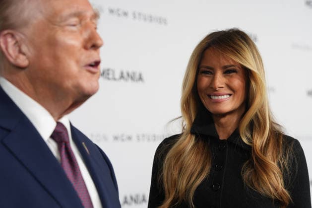 US President Donald Trump (L) speaks at the premiere of his wife Melania Trump s film at the Kennedy Center in Washington, USA, 29 January 2026. Melania Trump launches her film at the Kennedy Center in Washington !ACHTUNG: NUR REDAKTIONELLE NUTZUNG!  Copyright: xOctavioxGuzmánx AME9661 20260130-55019223955_1