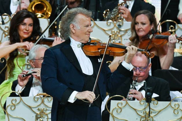 Andre Rieu performs with his Johann Strauss Orchestra - 29 Jan 2026 Andre Rieu performs with his Johann Strauss Orchestra during the concert at the Movistar Arena in Madrid, January 29, 2026, Spain Madrid Spain Copyright: xAtilanoxGarciax xSOPAxImagesx photos03558