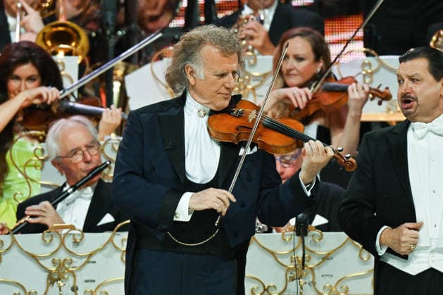 Andre Rieu performs with his Johann Strauss Orchestra - 29 Jan 2026 Andre Rieu performs with his Johann Strauss Orchestra during the concert at the Movistar Arena in Madrid, January 29, 2026, Spain Madrid Spain Copyright: xAtilanoxGarciax xSOPAxImagesx photos03577
