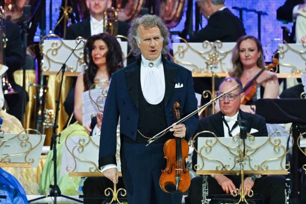 Andre Rieu performs with his Johann Strauss Orchestra - 29 Jan 2026 Andre Rieu performs with his Johann Strauss Orchestra during the concert at the Movistar Arena in Madrid, January 29, 2026, Spain Madrid Spain Copyright: xAtilanoxGarciax xSOPAxImagesx photos03581