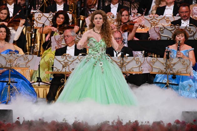 Andre Rieu performs with his Johann Strauss Orchestra - 29 Jan 2026 Anna Majchrzak performs with his Johann Strauss Orchestra of André Rieu during the concert at the Movistar Arena in Madrid, January 29, 2026, Spain Madrid Spain Copyright: xAtilanoxGarciax xSOPAxImagesx photos03591
