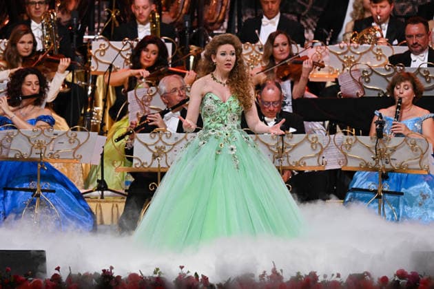 Andre Rieu performs with his Johann Strauss Orchestra - 29 Jan 2026 Anna Majchrzak performs with his Johann Strauss Orchestra of André Rieu during the concert at the Movistar Arena in Madrid, January 29, 2026, Spain Madrid Spain Copyright: xAtilanoxGarciax xSOPAxImagesx photos03595