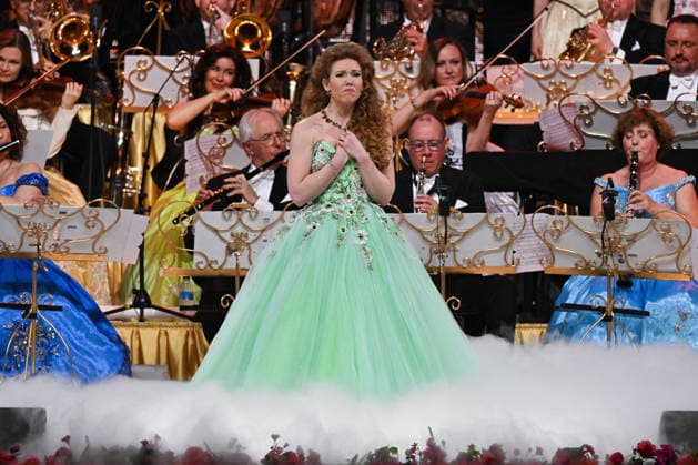 Andre Rieu performs with his Johann Strauss Orchestra - 29 Jan 2026 Anna Majchrzak performs with his Johann Strauss Orchestra of André Rieu during the concert at the Movistar Arena in Madrid, January 29, 2026, Spain Madrid Spain Copyright: xAtilanoxGarciax xSOPAxImagesx photos03598