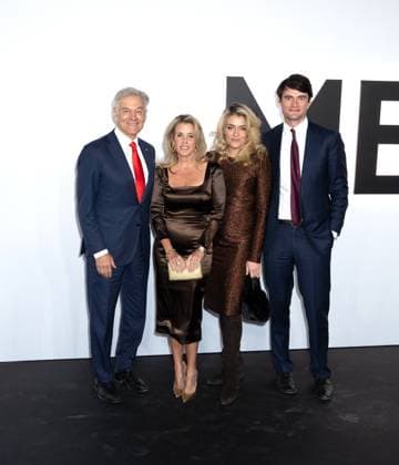 WASHINGTON, DC JANUARY 29 Lisa Oz, Mehmet Oz, Oliver Oz and Daphne Oz at Amazon MGM s Melania World Premiere at The Trump Kennedy Center on January 29, 2026 in Washington, DC Credit Thompson AdMedia 452619 2026 01 29  Copyright: xAdMediax STAR_452619_104