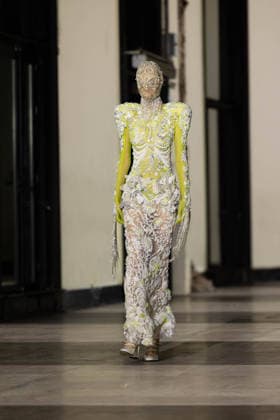 Model lors du défilé Germanier, Collection Haute Couture Printemps Eté 2026 lors de la Fashion Week de Paris fashion week PFW le 29 janvier 2026 Thibault Duboucher Bestimage Germanier fashion show, Spring Summer 2026 Haute Couture Collection during Paris Fashion Week PFW on 29 January 2026 Paris France  Copyright: xThibaultxDuboucherx xBestimagexThibaultxDuboucherx xBestimagex