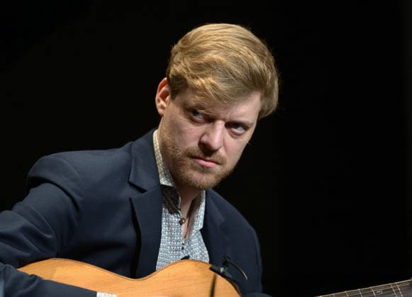 Konzert des Schneeberger und Bakanic Quartetts, mit Bella Via, im Kulturzentrum AlFa in Steyrermühl Laakirchen, fotografiert am 29.1.2026,. Das Bild zeigt den Gitarristen Julian Wohlmuth 2026 - Konzert des Schneeberger und Bakanic Quartetts, mit Bella Via, im Kulturzentrum AlFa in Steyrermühl Laakirchen, am 29.1.2026