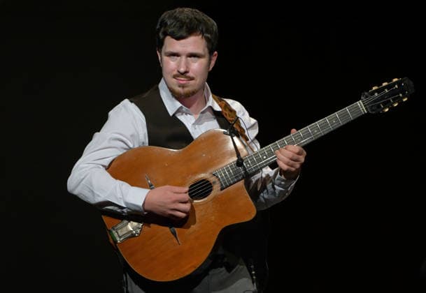 Konzert des Schneeberger und Bakanic Quartetts, mit Bella Via, im Kulturzentrum AlFa in Steyrermühl Laakirchen, fotografiert am 29.1.2026,. Das Bild zeigt den Gitarristen Diknu Schneeberger 2026 - Konzert des Schneeberger und Bakanic Quartetts, mit Bella Via, im Kulturzentrum AlFa in Steyrermühl Laakirchen, am 29.1.2026