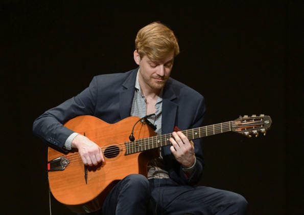 Konzert des Schneeberger und Bakanic Quartetts, mit Bella Via, im Kulturzentrum AlFa in Steyrermühl Laakirchen, fotografiert am 29.1.2026,. Das Bild zeigt den Gitarristen Julian Wohlmuth 2026 - Konzert des Schneeberger und Bakanic Quartetts, mit Bella Via, im Kulturzentrum AlFa in Steyrermühl Laakirchen, am 29.1.2026