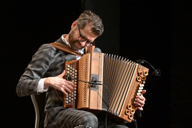 Konzert des Schneeberger und Bakanic Quartetts, mit Bella Via, im Kulturzentrum AlFa in Steyrermühl Laakirchen, fotografiert am 29.1.2026,. Das Bild zeigt Akkordeonspieler Christian Bakanic 2026 - Konzert des Schneeberger und Bakanic Quartetts, mit Bella Via, im Kulturzentrum AlFa in Steyrermühl Laakirchen, am 29.1.2026
