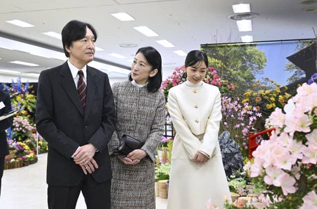 Crown prince visits flower exhibition in Tokyo Japanese Crown Prince Fumihito, Crown Princess Kiko (C) and their daughter Princess Kako visit a flower exhibition in Tokyo on Jan. 30, 2026. (pool photo)  A14AA0005231454P