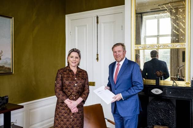 THE HAGUE King Willem-Alexander receives the informateur, Professor Dr. R.M. Letschert, at Huis ten Bosch Palace in The Hague. The informateur presents the final report to the King. FRANK VAN BEEK ANP netherlands out - belgium out  Copyright: xx x549122997x originalFilename: 549122997.jpg