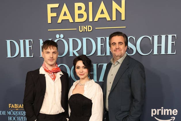 Anton Dreger, Tamara Romera Gines und Bastian Pastewka bei der öFabian und Die moerderische Hochzeit (Amazon Prime) Film Premiere am 30.01.2026 in Koeln Bastian Pastewkas Fabian und Die moerderische Hochzeit (Amazon Prime) Filmpremiere in Koeln