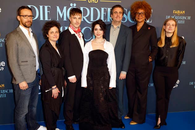 Philip Pratt, Denise Neustadt, Anton Dreger, Tamara Romera Gines, Bastian Pastewka, Nataly Kudiabor und Leonie Franziska Geisinger bei der Premiere des Amazon Prime Video-Films Fabian und die mörderische Hochzeit im Cinenova. Köln, 30.01.2026