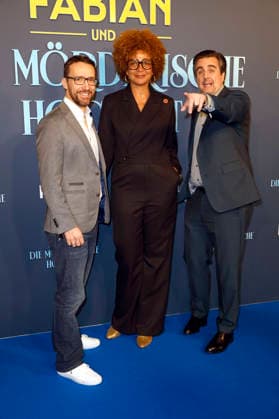 Philip Pratt, Nataly Kudiabor und Bastian Pastewka bei der Premiere des Amazon Prime Video-Films Fabian und die mörderische Hochzeit im Cinenova. Köln, 30.01.2026
