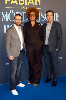 Philip Pratt, Nataly Kudiabor und Bastian Pastewka bei der Premiere des Amazon Prime Video-Films Fabian und die mörderische Hochzeit im Cinenova. Köln, 30.01.2026