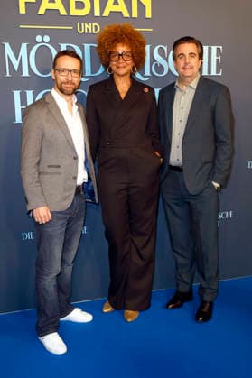 Philip Pratt, Nataly Kudiabor und Bastian Pastewka bei der Premiere des Amazon Prime Video-Films Fabian und die mörderische Hochzeit im Cinenova. Köln, 30.01.2026