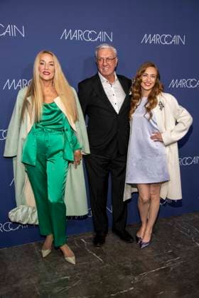 Jerry Hall, Helmut Schlotterer und Elizabeth Jagger zu Gast auf dem roten Teppich bei der Marc Cain Fashion Show Echo of now im Funkhaus Berlin am 30.01.2028 Berlin Deutschland