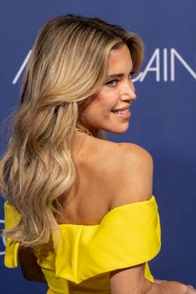 Sylvie Meis gelbes Kleid zu Gast auf dem roten Teppich bei der Marc Cain Fashion Show Echo of now im Funkhaus Berlin am 30.01.2028 Berlin Deutschland