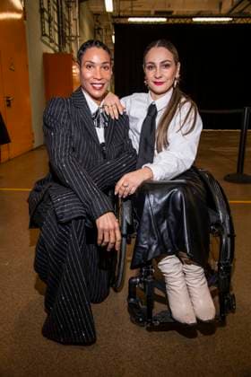 Annabelle Mandeng und Kristina Vogel im Rollstuhl zu Gast bei Killian Kerner auf der Berlin Fashion Week Autumn Winter 2026 im NLND Berlin am 30.01.2026 Berlin Deutschland