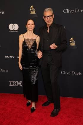 LOS ANGELES, CALIFORNIA - JANUARY 31: Emilie Livingston and Jeff Goldblum at the 68th GRAMMY Awards Pre-GRAMMY Gala & GRAMMY Salute to Industry Icons Honoring Avery Lipman & Monte Lipman on January 31, 2026 in Los Angeles, California Credit: USA - ZUMAa123 20260131_zaa_a123_040 Copyright: xAdMediax