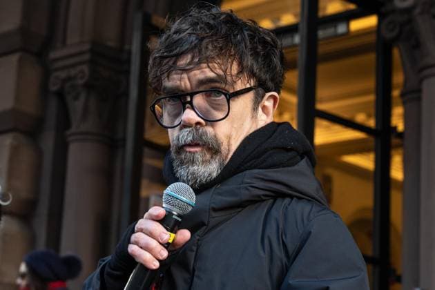 News Bilder des Tages #2 January 31, 2026, New York, New York, USA: Peter Dinklage speaks during The People s Filibuster: a Protest For Humanity as dozens of activists gathered to protest against ICE in solidarity with Minnesota and across the country in front of The Public Theater in New York, NY on January 31,2026. New York USA - ZUMAr339 20260131_znp_r339_039 Copyright: xLevxRadinx