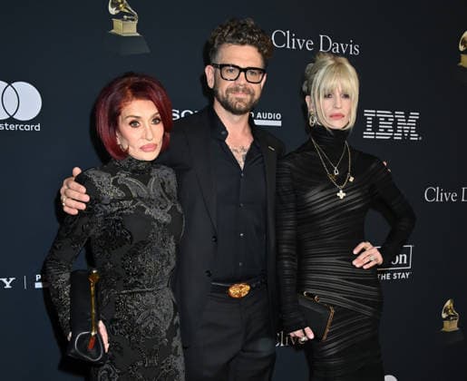 Pre-GRAMMY Gala 2026 Sharon Osbourne, Jack Osbourne and Kelly Osbourne arriving to the 2026 Pre-GRAMMY Gala held at the Beverly Hilton Hotel on January 31, 2026 in Beverly Hills, Ca. Beverly Hills Beverly Hilton Hotel California USA Copyright: xTammiexArroyox xAFF-USA.comx