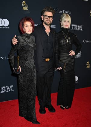 Pre-GRAMMY Gala 2026 Sharon Osbourne, Jack Osbourne and Kelly Osbourne arriving to the 2026 Pre-GRAMMY Gala held at the Beverly Hilton Hotel on January 31, 2026 in Beverly Hills, Ca. Beverly Hills Beverly Hilton Hotel California USA Copyright: xTammiexArroyox xAFF-USA.comx